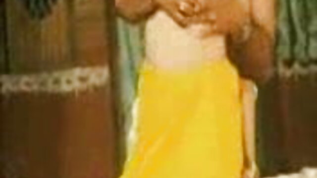 Busty سکس با زن روسی سنہرے بالوں والی اور سیاہ
