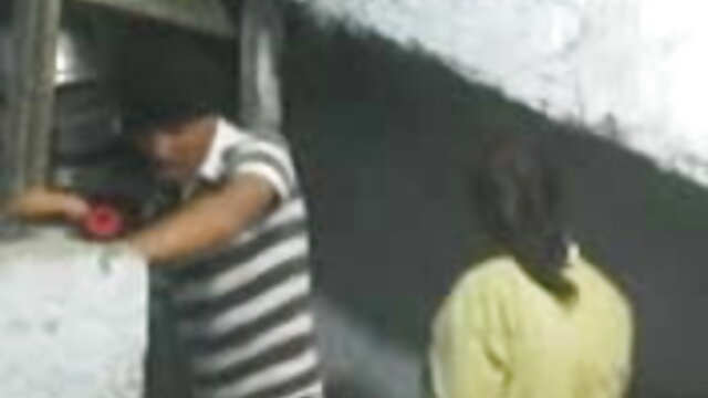 Brunette کے ساتھ سرخ کورسیٹ دانلود کلیپ سکسی روسی
