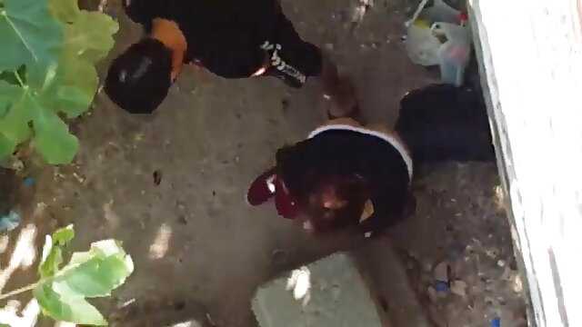 دو مردوں کے سکس با دختر روسی گرم ، شہوت انگیز حاجت بھوری بال سے بھرا ہوا ہے کہ جذبہ