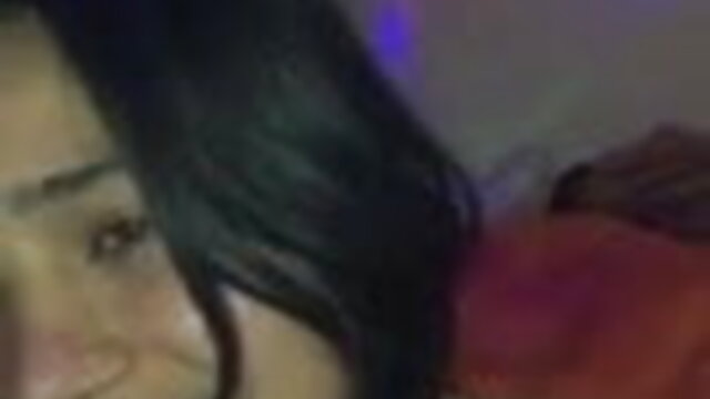 کھیل ہی کھیل میں سکس با دختر روسی threesome کے اخلاقی زوال کے ساتھ گرم ، شہوت انگیز brunette کے ساتھ