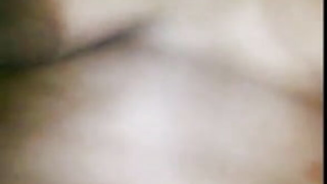 بڑے وسیع shouldered کے ساتھ ایک فیلمسکسی روسی ابیوینجک نظر