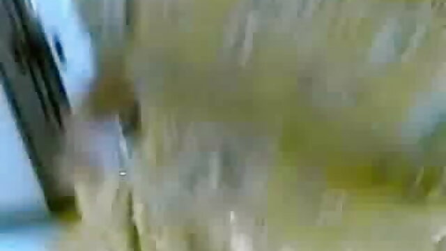 جنسی سفاکانہ کے ساتھ گرم ، شہوت انگیز سگسی روسی brunette کے ساتھ