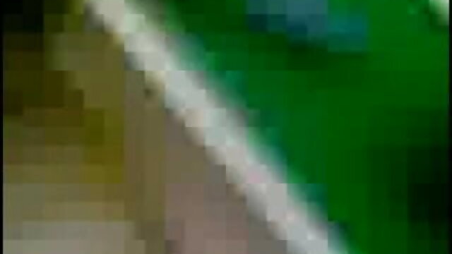 Brunette کے فلمسکسی روسی شہوانی ، شہوت انگیز جرابیں میں