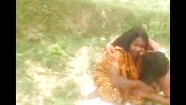 Busty فلمسکسی روسی سنہرے بالوں والی ، اتارنا Blowjob