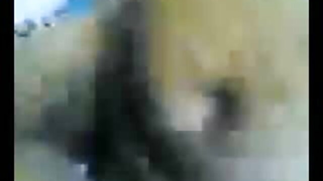 نورا فیلمسکسی روسی کو مطمئن کی ایک بڑی تعداد چکن ننگے منہ کی طرف سے