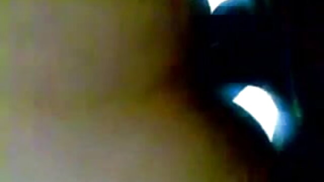 Brunette کے مشت زنی باورچی خانے میں سکس جوانان روسی