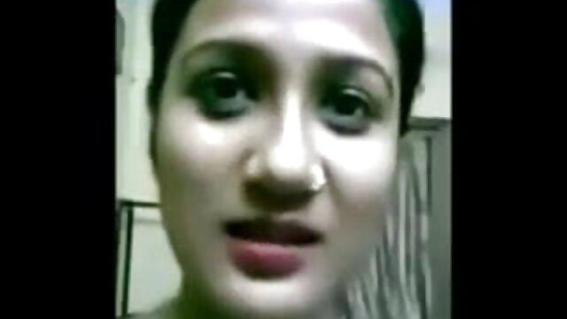 عضو تناسل چوستے اور آخر کے ساتھ ویدیو سکس روسی خوبصورت سنہرے بالوں والی ریڈ سوفی پر